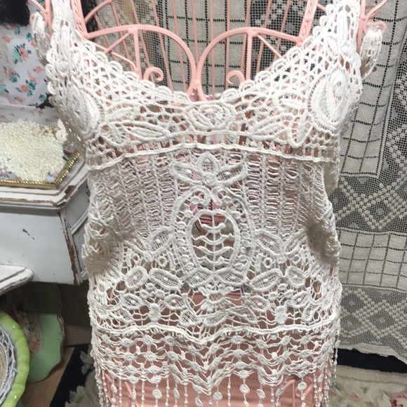 Dolled up Lace Tank-top - Picture 6 of 11